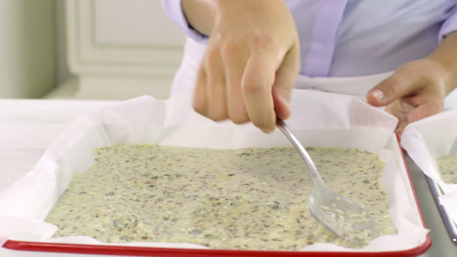 Crackers met lijnzaad en pompoenpitten stap 3.mov