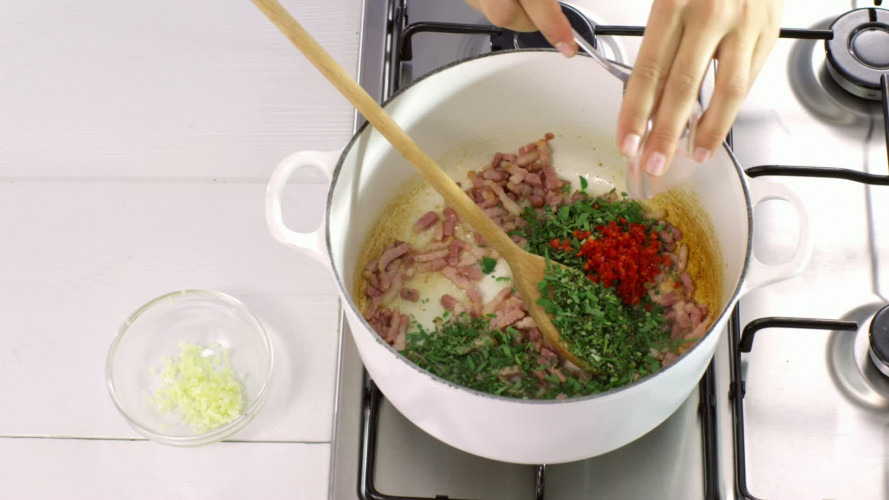 Nazomerstoof met courgette, spek & venkel stap 5.mov