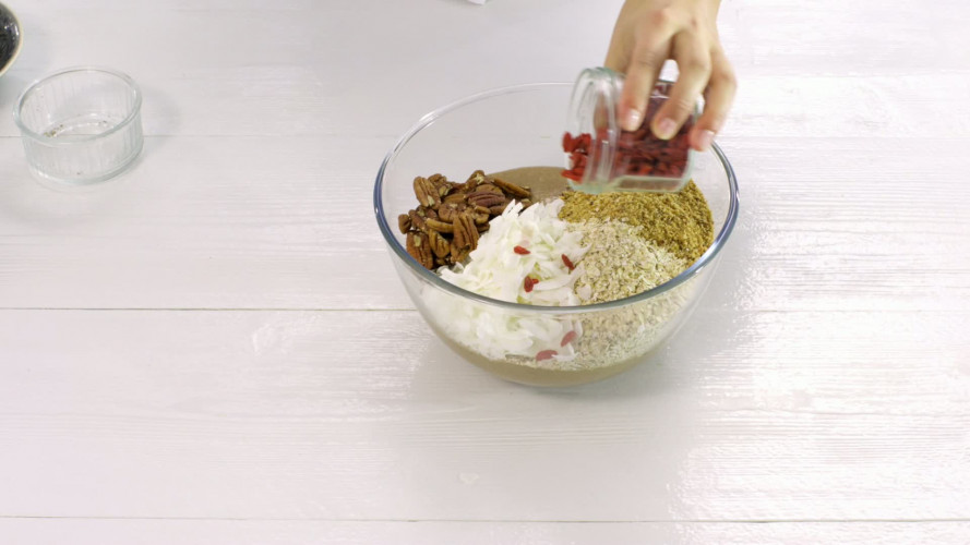 Ontbijtcake met noten en gojibessen stap 4.mov