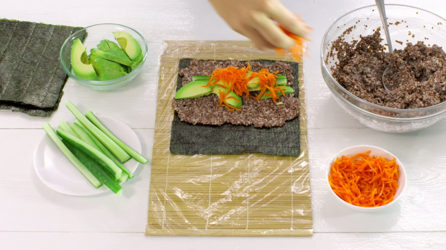 Quinoasushi met avocado stap 6.mov