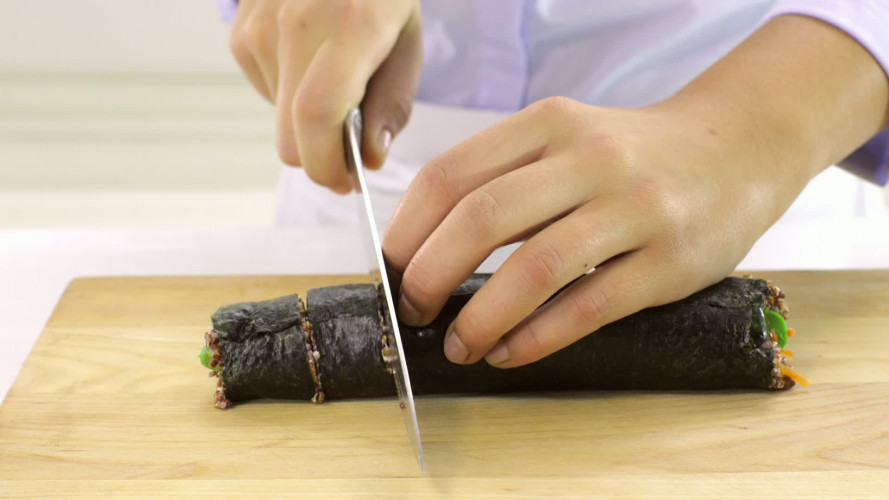 Quinoasushi met avocado stap 8.mov