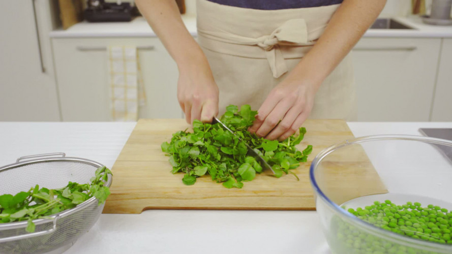 Zalm met waterkers-erwtenpuree stap 3.mov