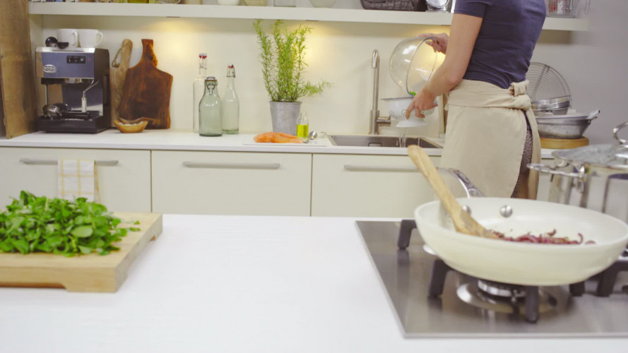 Zalm met waterkers-erwtenpuree stap 4.mov