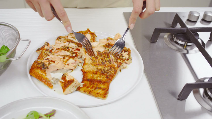 Zalm met waterkers-erwtenpuree stap 8.mov