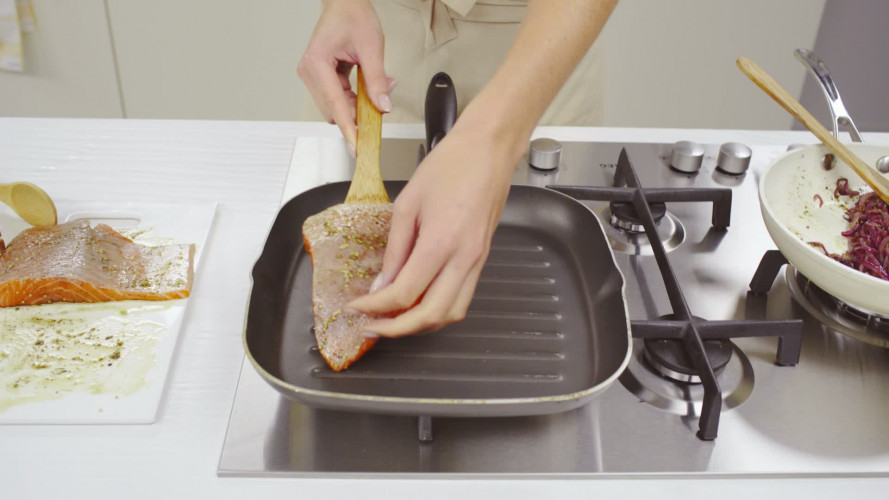 Zalm met waterkers-erwtenpuree stap 6.mov