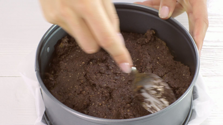 Chocotaart met frambozen en dadels stap 3.mov