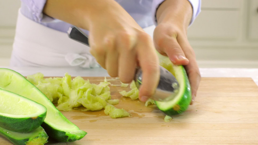 Gevulde courgettes met couscous & amandelen stap 2.mov