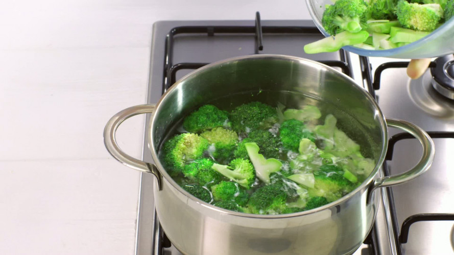 Plaatpizza met sardientjes stap 2.mov