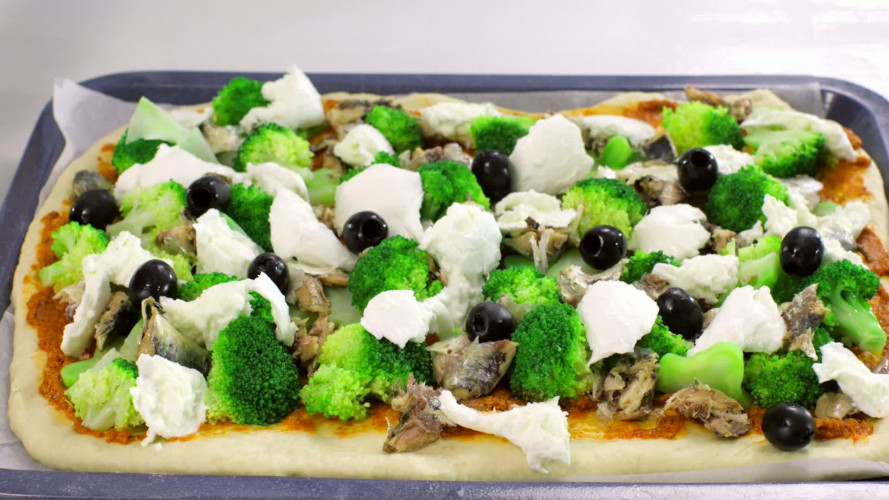 Plaatpizza met sardientjes stap 6.mov