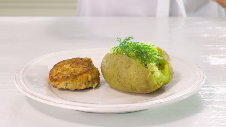 Zalmkoekjes met gepofte aardappel en prei stap 15.mov