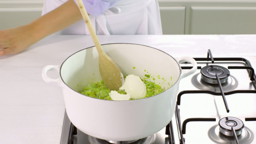 Zalmkoekjes met gepofte aardappel en prei stap 11.mov