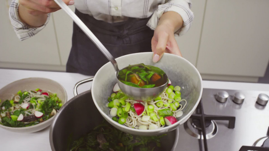 Sobanoedelsoep met paddenstoelen en ei stap 7.mov