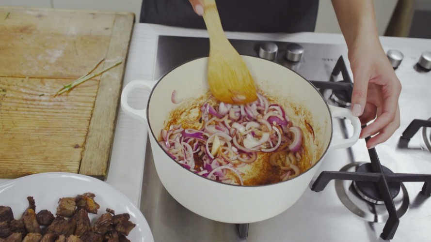 Mediterrane rundvleesragout met polenta Stap 3.mp4