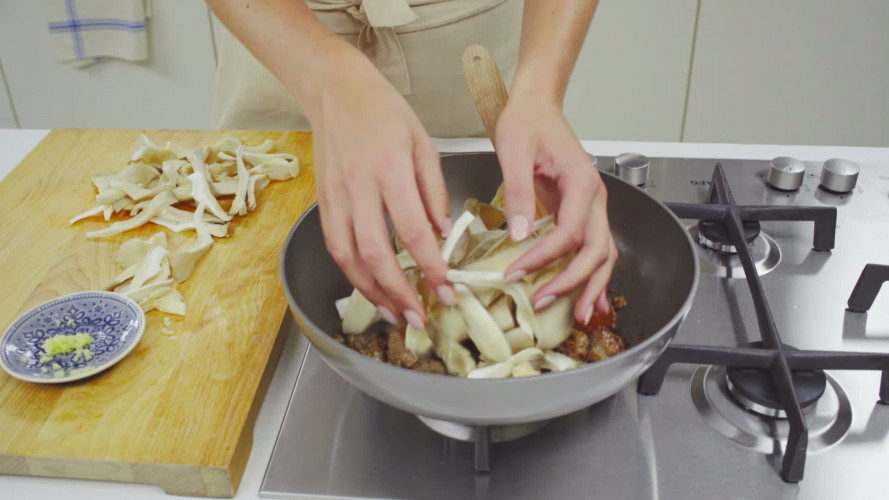 Pittige pappardelle met oesterzwam Stap 3.mp4