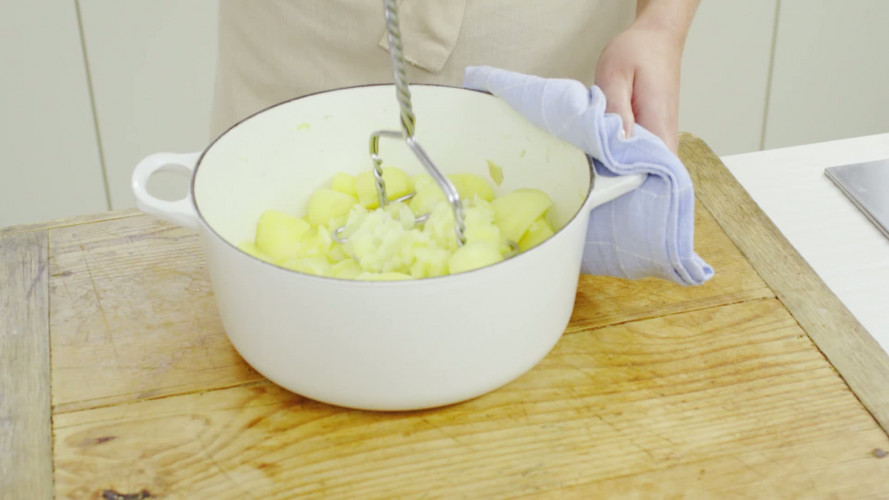 Stamppot met spruiten appel en spekjes Stap 6.mp4