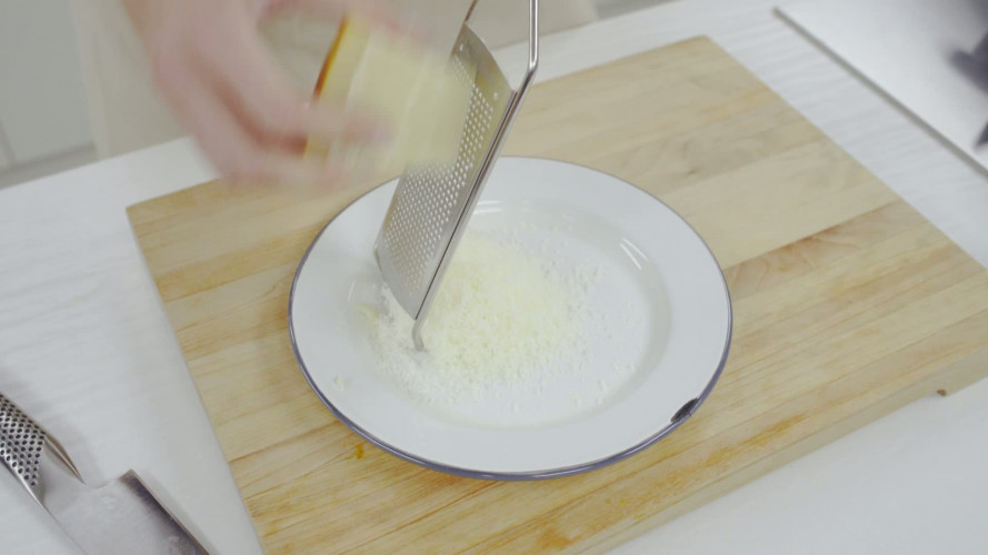 Wortelpasta carbonara met tuinerwten Stap 2.mp4