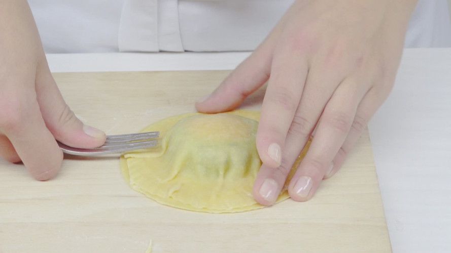 Antonio Carluccio reuzenravioli met verrassing Stap 13.mp4