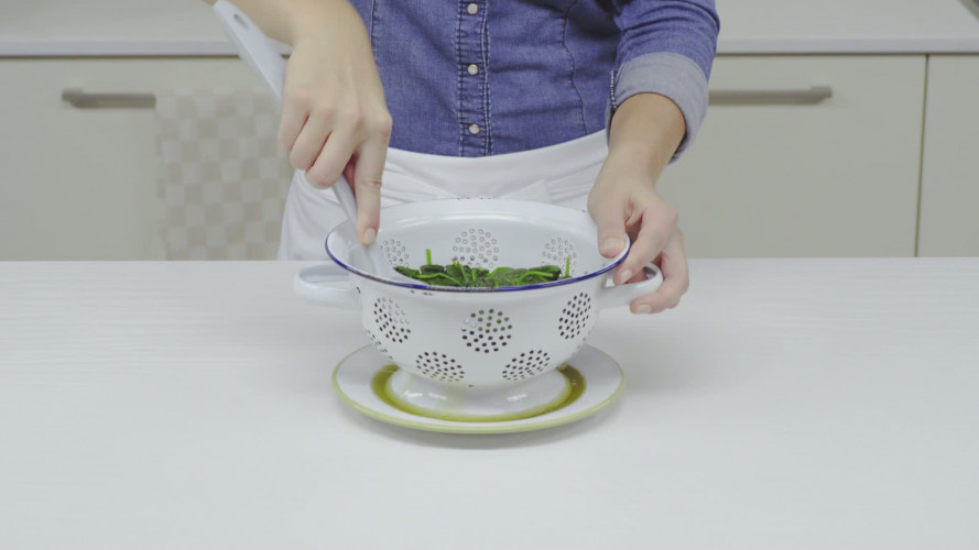 Antonio Carluccio reuzenravioli met verrassing Stap 7.mp4