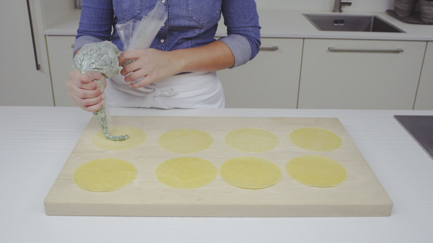 Antonio Carluccio reuzenravioli met verrassing Stap 9.mp4