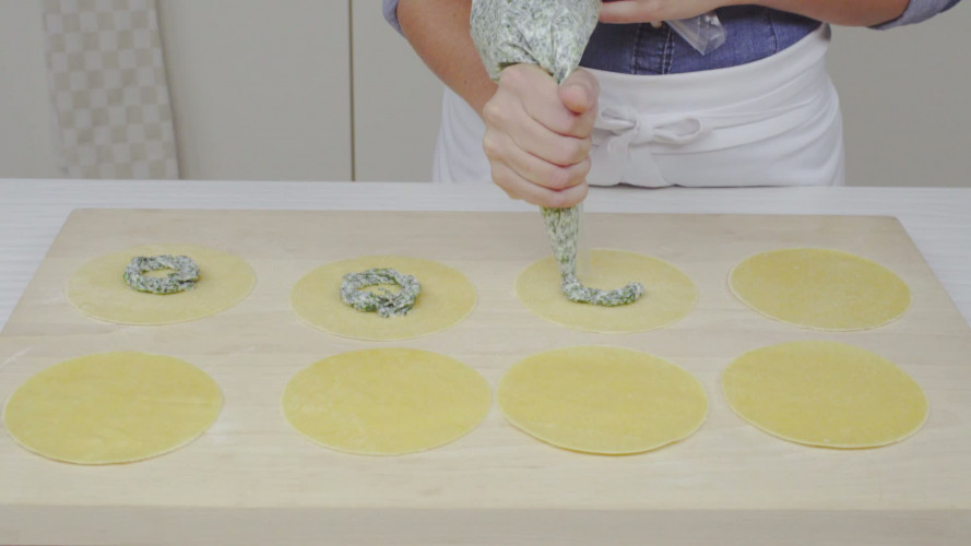 Antonio Carluccio’s reuzenravioli met verrassing 