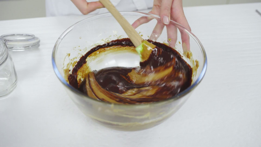 Chocoladetaart met pepernoten Stap 5.mp4