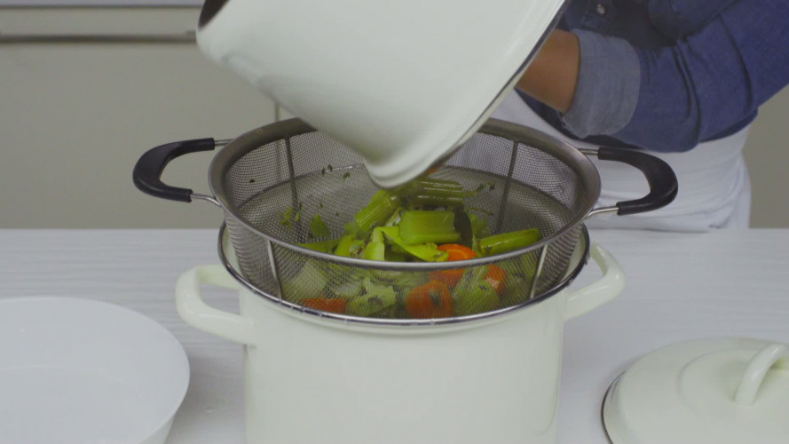 Heldere kippen-paddenstoelensoep Stap 5.mp4