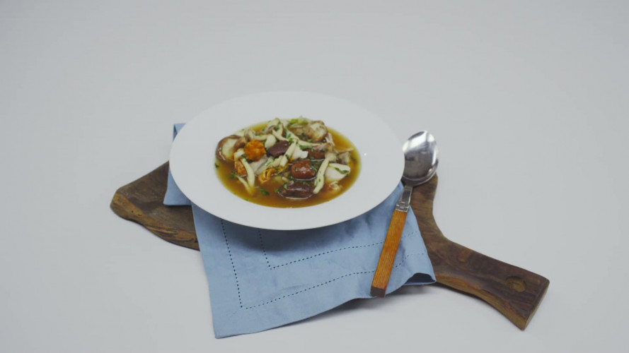 Heldere kippen-paddenstoelensoep Stap 11.mp4