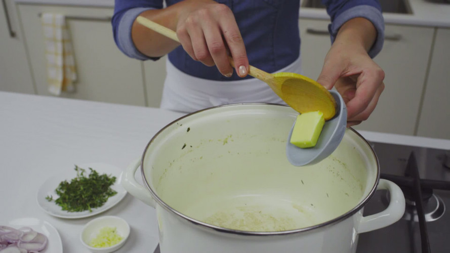 Heldere kippen-paddenstoelensoep Stap 8.mp4