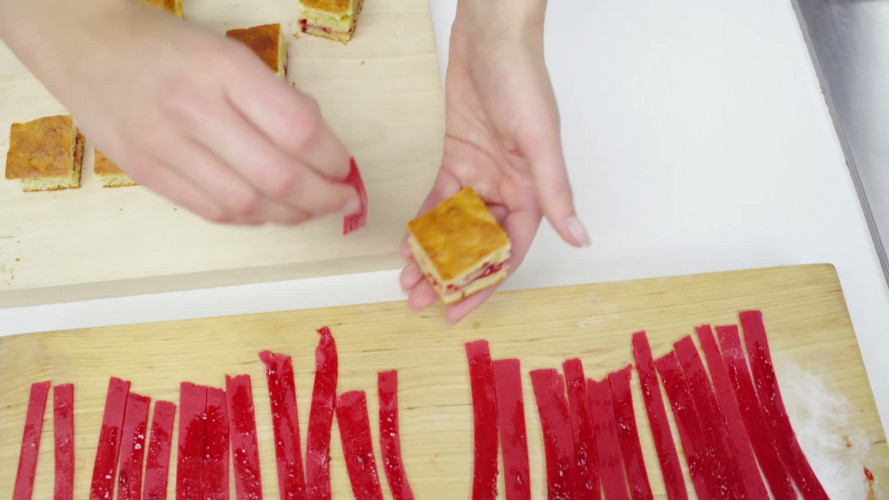 Sint en Piet cake-cadeautjes Stap 11.mp4
