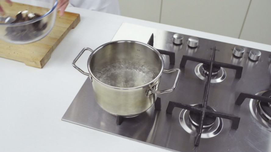 Donkere chococheesecake met frambozen Stap 4.mp4