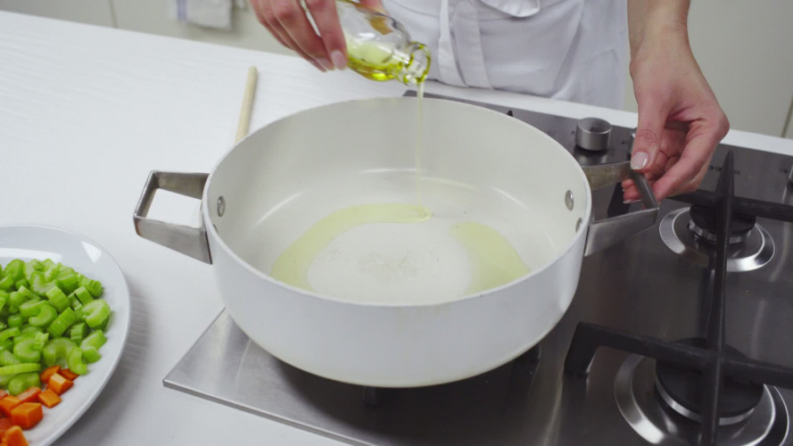 Gebakken gnocchi met tomatensaus en kalkoen Stap 2.mp4