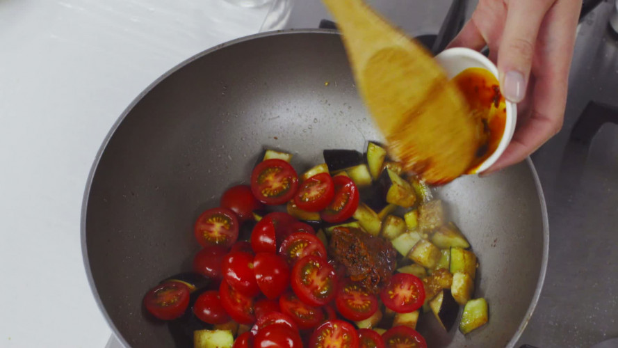 Indiase tomatencurry met biefstuk Stap 4.mp4