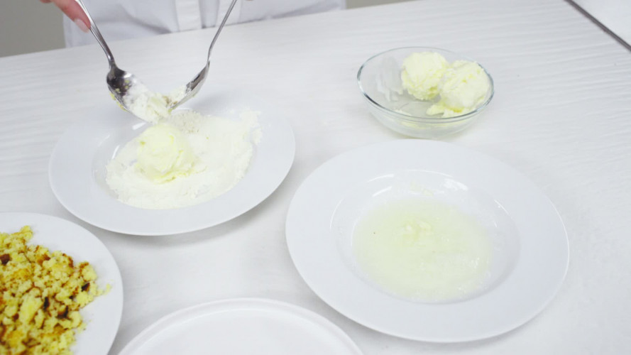 Gefrituurd ijs met frambozencoulis stap 6