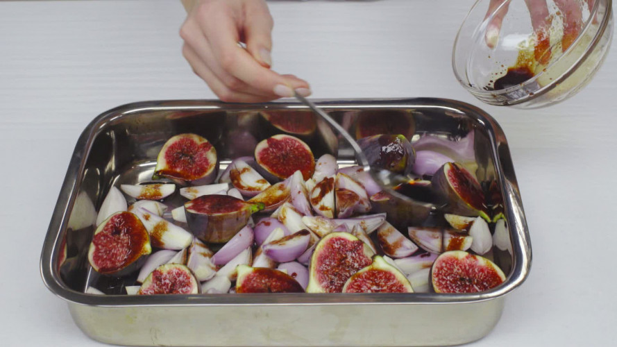 Varkensrollade met spek, vijgen en balsamico-uitjes Stap 4.mp4