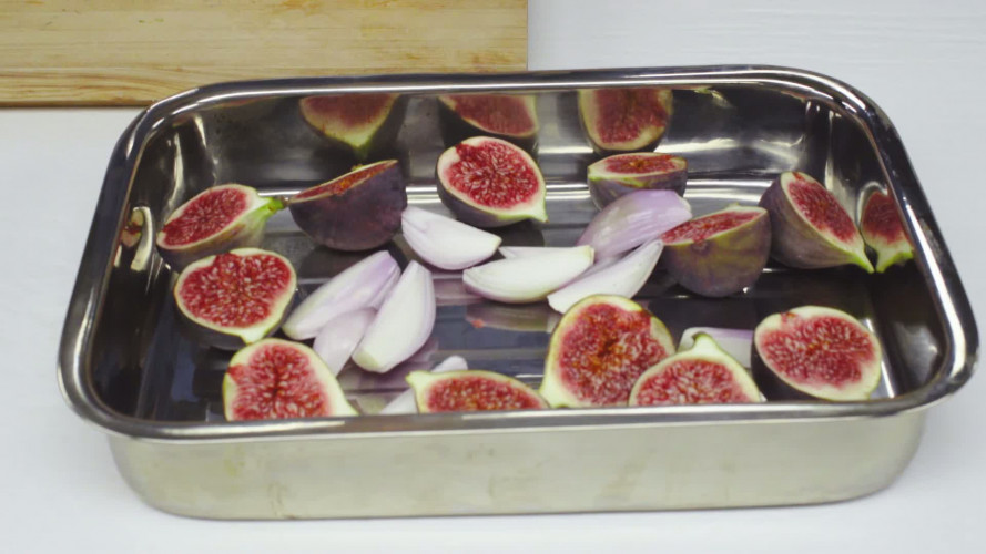 Varkensrollade met spek, vijgen en balsamico-uitjes Stap 2.mp4