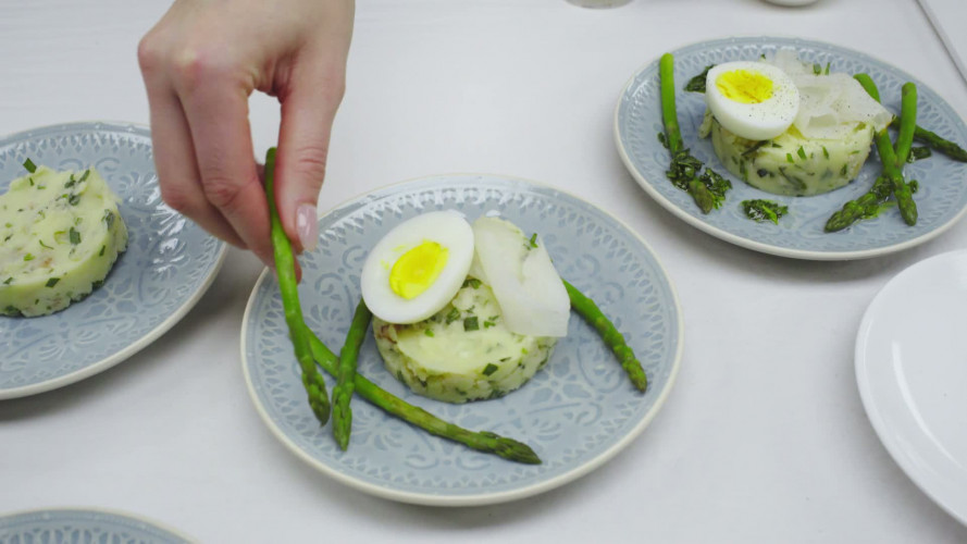 Gerookte forelpuree met dragondressing en asperges Stap 6.mp4