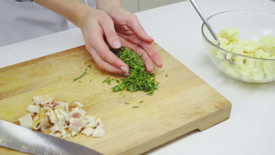 Gerookte forelpuree met dragondressing en asperges Stap 3.mp4