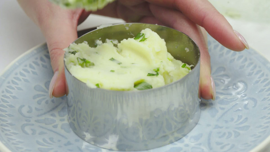 Gerookte forelpuree met dragondressing en asperges Stap 5.mp4