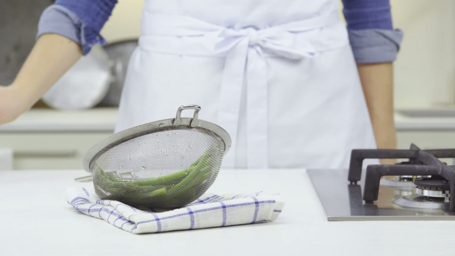 Gerookte forelpuree met dragondressing en asperges Stap 1.mp4