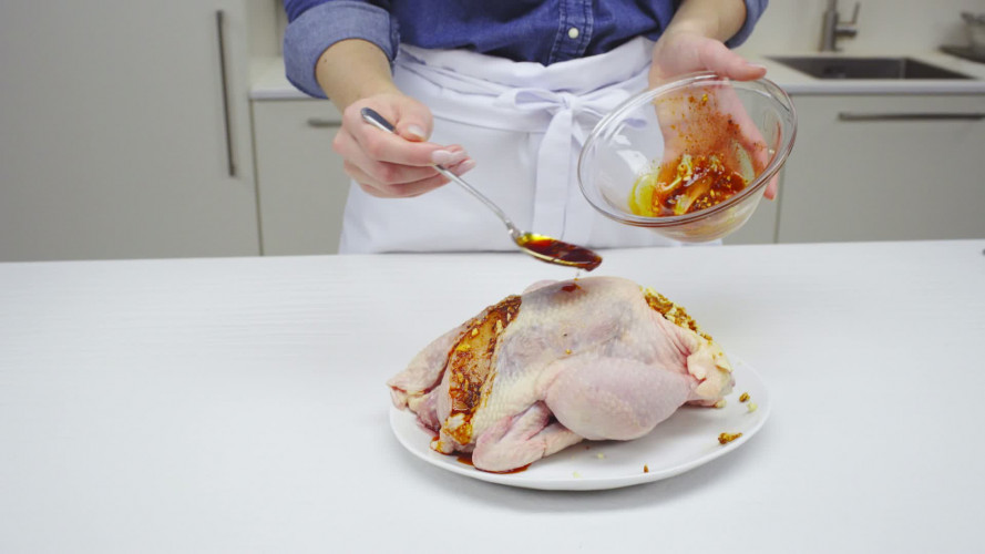 Gebraden kerstkip met noten-vruchtenvulling Stap 9.mp4