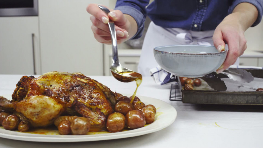 Gebraden kerstkip met noten-vruchtenvulling Stap 12.mp4