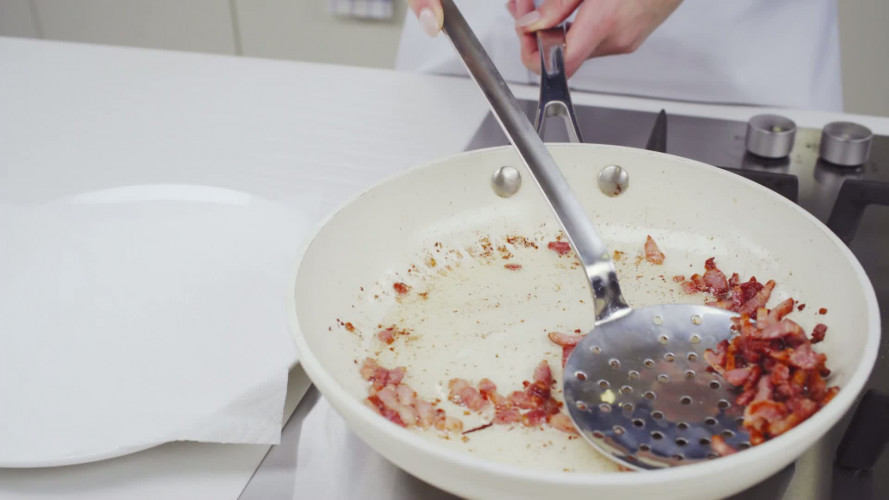 Bloemkoolsalade met spekjes en paprika Stap 3.mp4