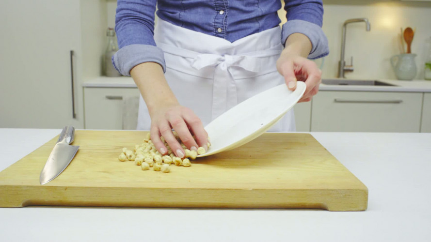Geroosterde knolselderij met linzen en hazelnoten Stap 5.mp4