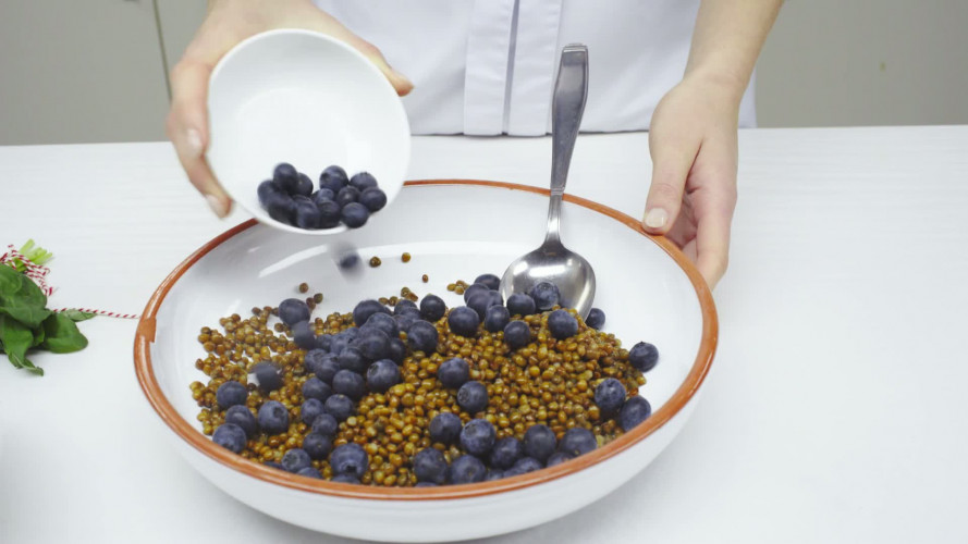 Linzensalade met tomaat en blauwe bes Stap 4.mp4