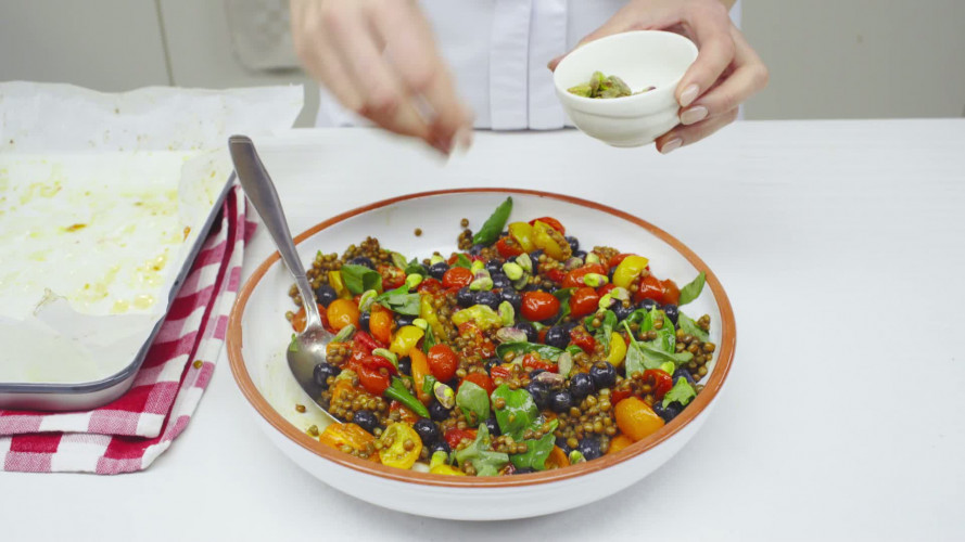 Linzensalade met tomaat en blauwe bes Stap 7.mp4