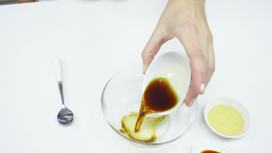 Pad thai met courgettenoedels, kip en pinda’s Stap 4.mp4