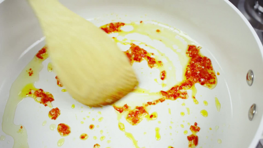 Pad thai met courgettenoedels, kip en pinda’s Stap 3.mp4
