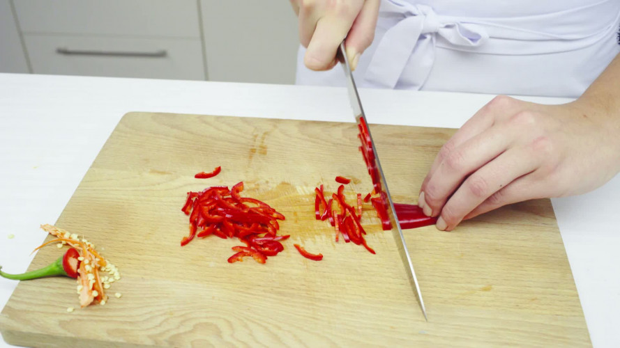 Pad thai met courgettenoedels, kip en pinda’s Stap 1.mp4