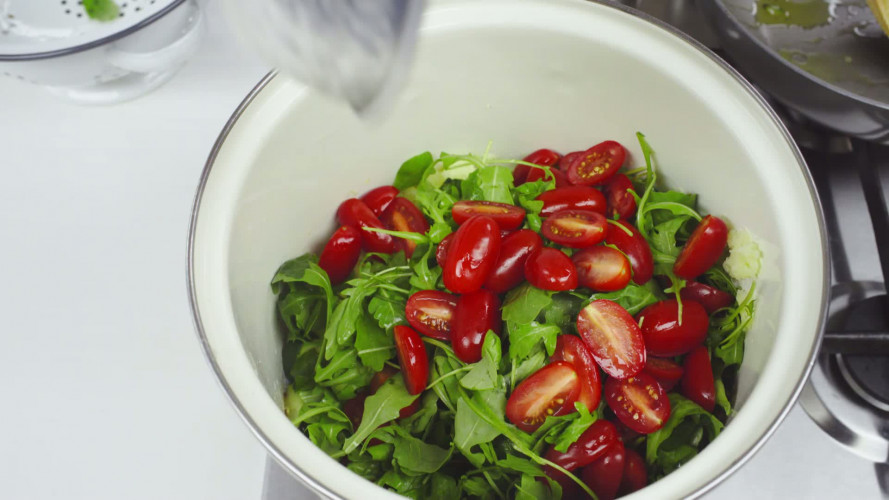 Rucola-basilicumstamppot met tomaten Stap 5.mp4