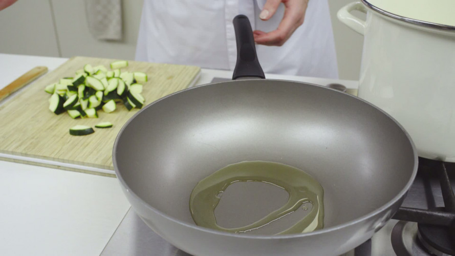 Rucola-basilicumstamppot met tomaten Stap 2.mp4